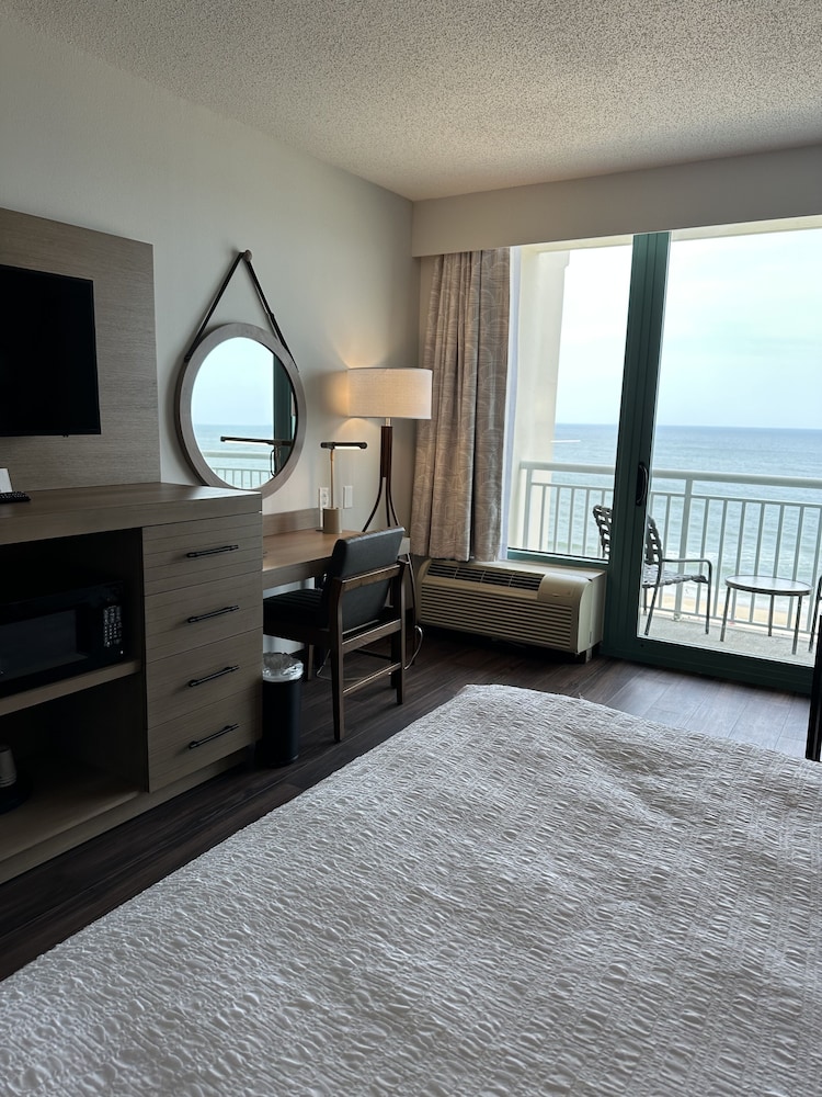 Hampton Inn Virginia Beach Oceanfront South - photo 11