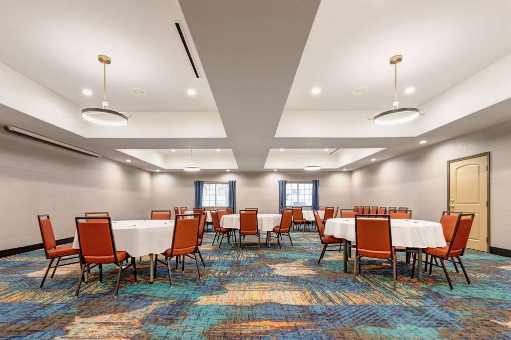 La Quinta Inn & Suites by Wyndham Woodway Waco South - photo 39