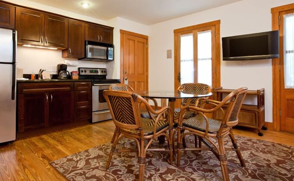 Island City House Hotel - photo 17