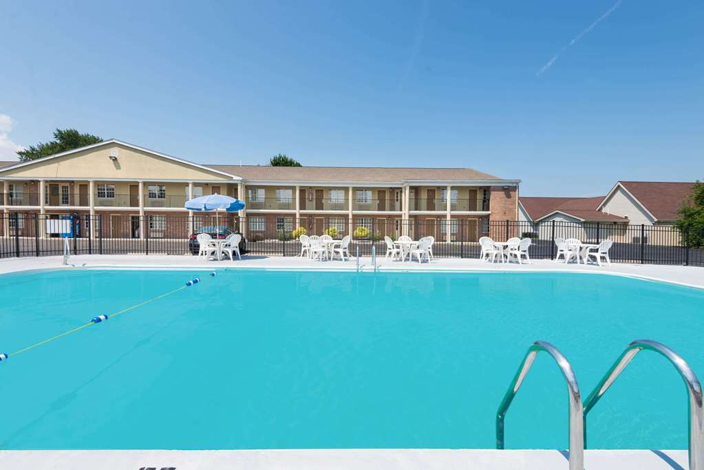 Days Inn by Wyndham Amherst - photo 4