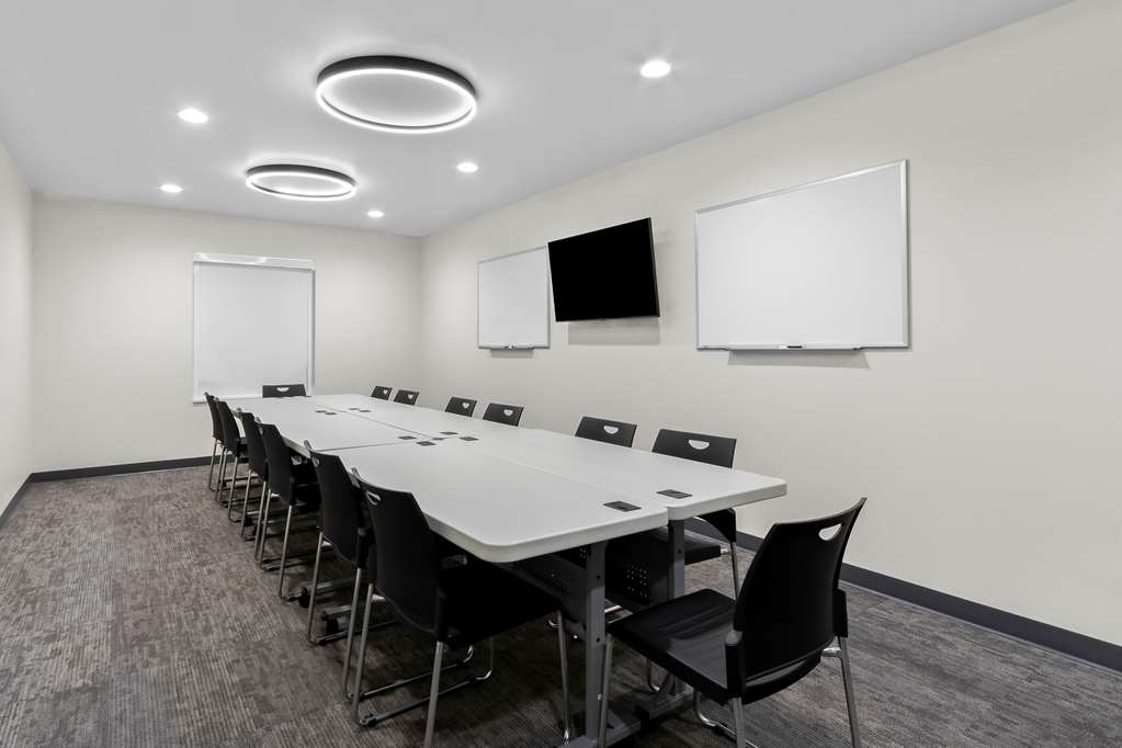 Everhome Suites Glendale Sports Entertainment District - photo 33