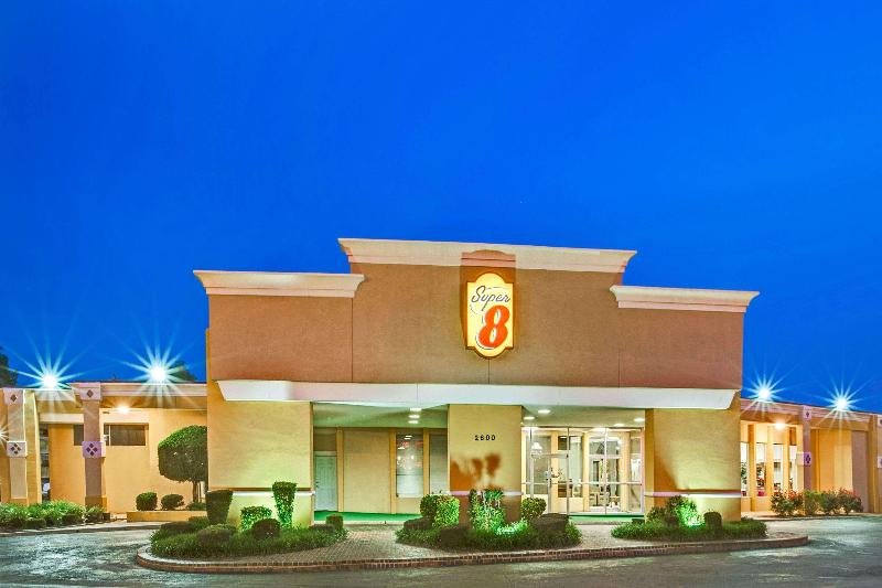 Super 8 by Wyndham Norman - photo 2