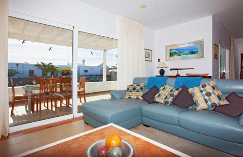 Lovely Puerto Calero Villa 3 Bedrooms & Private Pool Casa Dora Short Walk to Marina — 4-Star Luxury Hotel in Yaiza, Spain