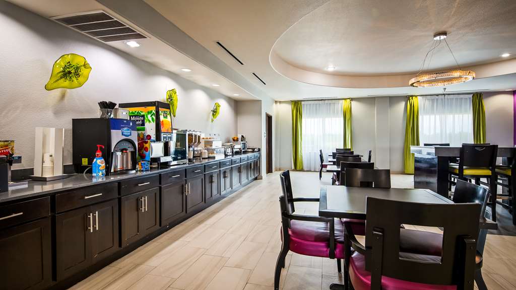 Best Western Plus Dilley Inn & Suites - photo 18