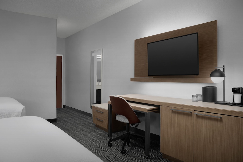 Courtyard by Marriott Dallas Addison Quorum Drive - photo 8