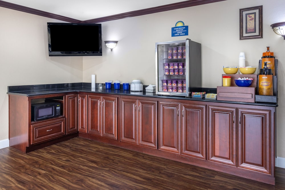 Days Inn by Wyndham St. Robert Waynesville Ft. Leonard Wood - photo 23
