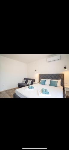 Apartman Jan — 4-Star Luxury Hotel in Karlobag, Croatia