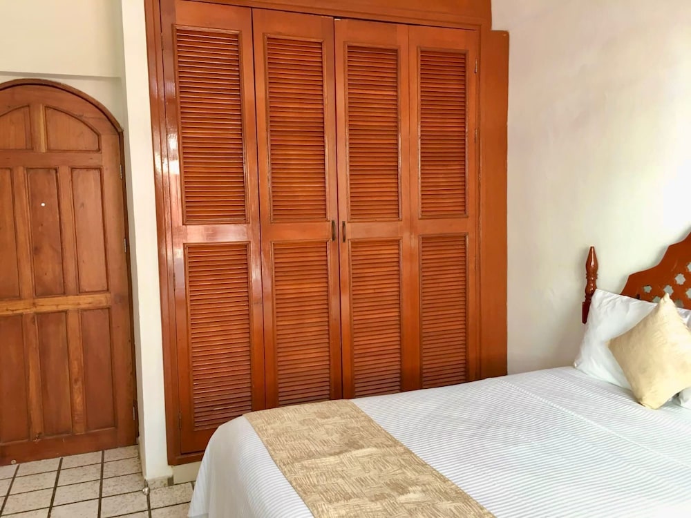 Hotel & Restaurant Bucaneros Isla Mujeres