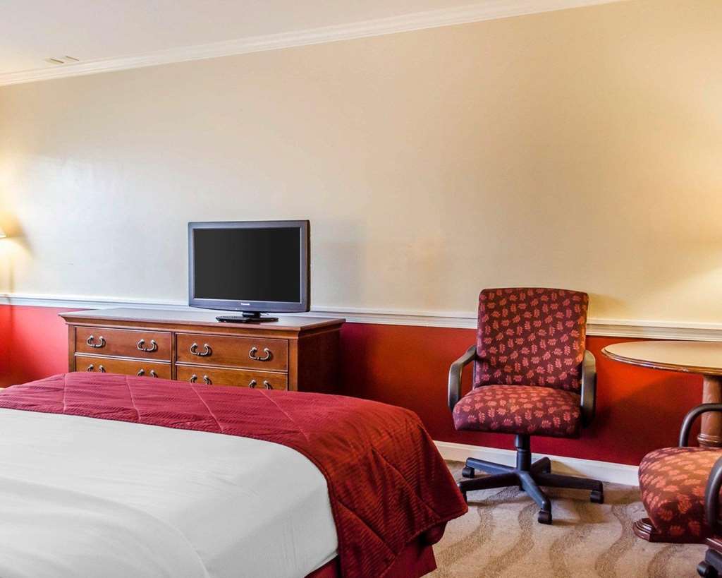 Clarion Inn Strasburg Lancaster - photo 17