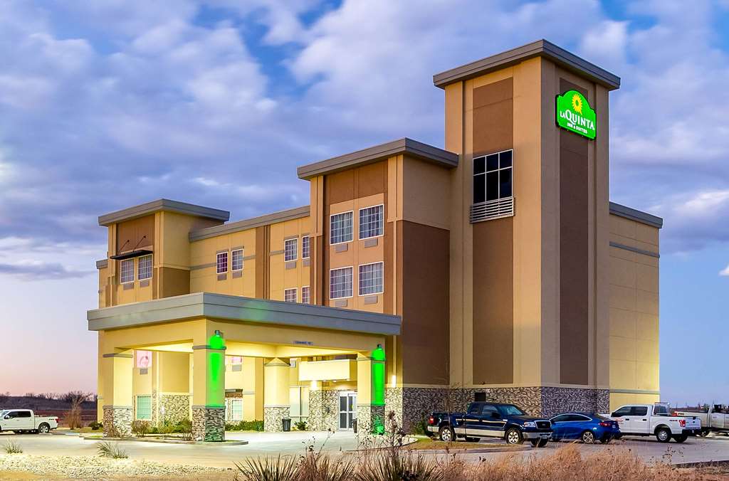 La Quinta Inn & Suites by Wyndham Colorado City - photo 5