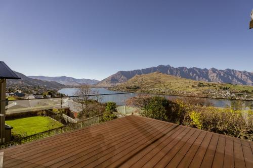 Hensman House Queenstown Holiday Home — 4-Star Luxury Hotel in Queenstown, New Zealand