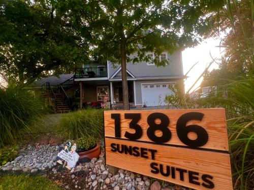 Sunset Suites in Niagara Wine Country — hotel near Niagara District Airport