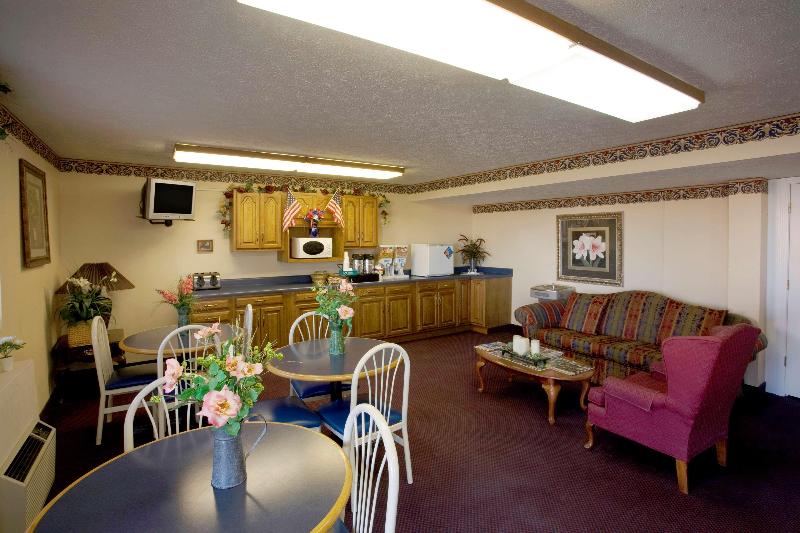 Americas Best Value Inn Litchfield - photo 3