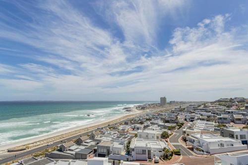 801 Infinity 2 Bedroom Beachfront Apartment — 4-Star Luxury Hotel in Cape Town, South Africa