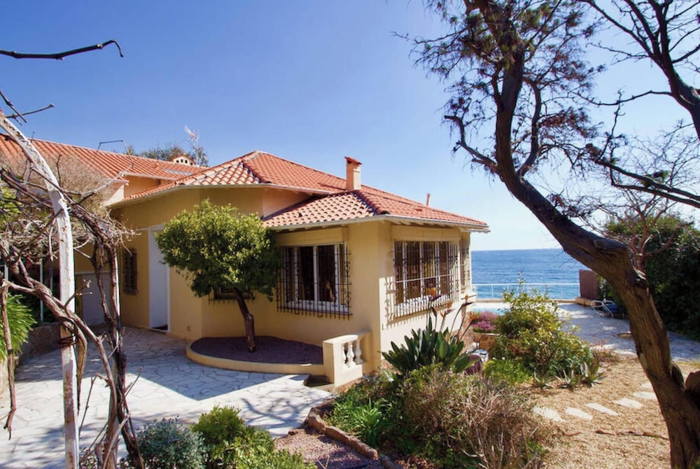 Villa LouCade — 4-Star Luxury Hotel in Theoule-Sur-Mer, France
