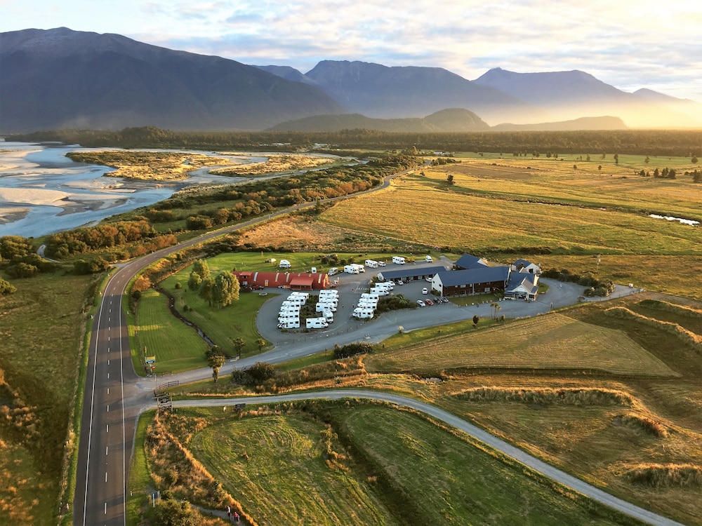 Haast River Motels & Holiday Park — 4-Star Luxury Hotel in Wanaka, New Zealand
