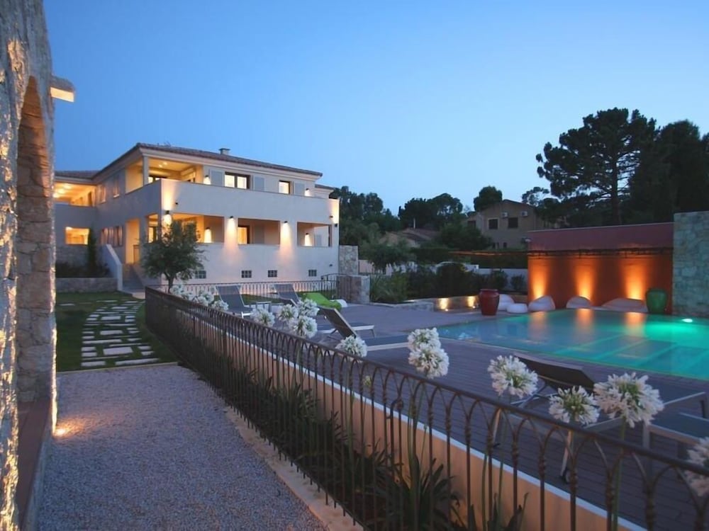 Résidence Catherine — 4-Star Luxury Hotel in Calvi, France