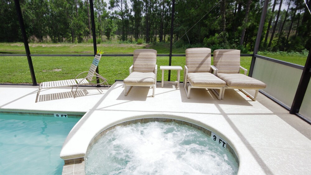 Lucky Charm - last minute hotel in Davenport