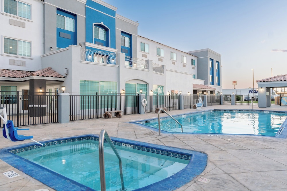 Holiday Inn Express Hotel & Suites El Centro by IHG - photo 39