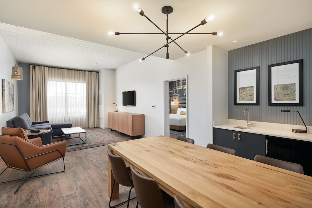 Hotel Indigo Tallahassee Collegetown by IHG - photo 16