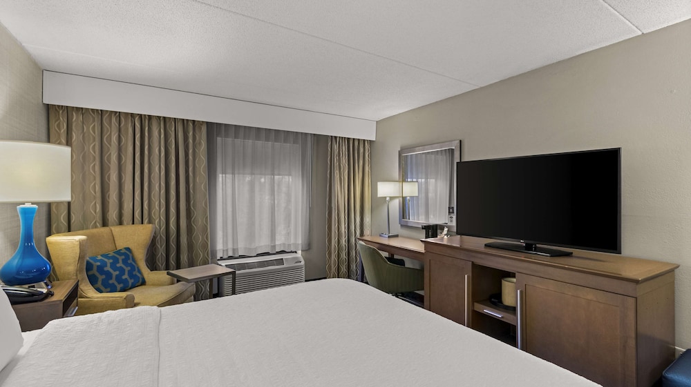 Hampton Inn Bloomington - photo 27