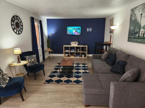 Beautiful 2 Bedroom Condo Near Universal and other Orlando Attractions King Bed & Wi Fi — 4-Star Luxury Hotel in Orlando, United States