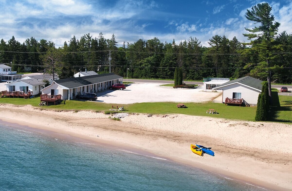 Northwinds Motel — hotel in Mackinaw