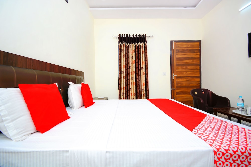 Oyo 38787 Hotel Red Rose
