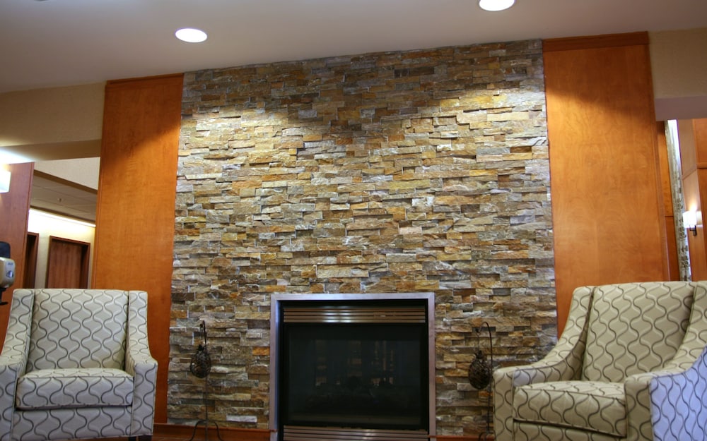 Hampton Inn & Suites Manchester Bedford - photo 7