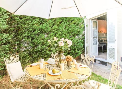 At the Guinigi Tower with Private Courtyard in Lucca, Italy