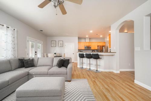 Central Bliss Near Parks Shops — Bakersfield