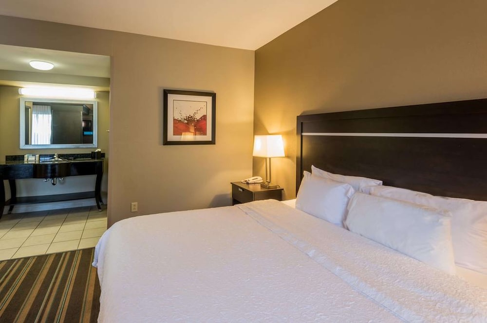 Hampton Inn New Albany - photo 16
