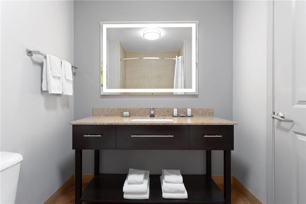 La Quinta Inn & Suites by Wyndham Columbus Edinburgh - photo 12