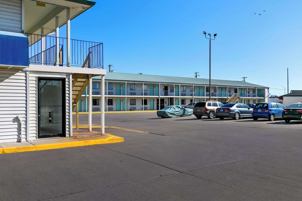 Americas Best Value Inn Lincoln - photo 30