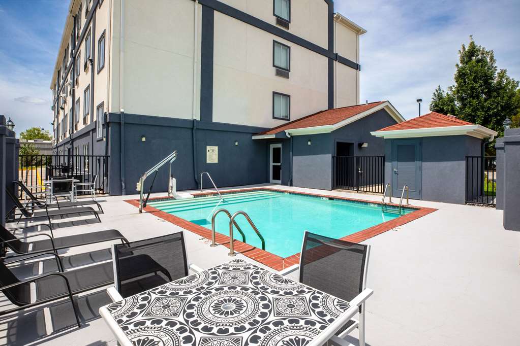 Days Inn by Wyndham Baton Rouge I 10 in Baton Rouge, United States