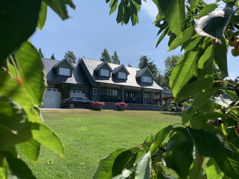 Remo Ridge Bed & Breakfast — 4-Star Luxury Hotel in Terrace, Canada
