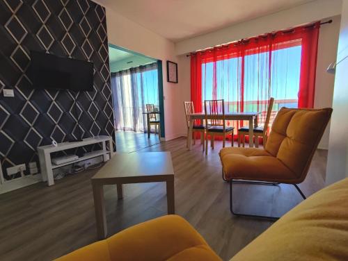 Le Bury Agreable Studio Avec Garage Et Superbe Vue in Angouleme, France