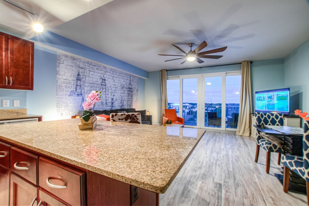Laketown Wharf Resort by Aneliya's Rentals - photo 588