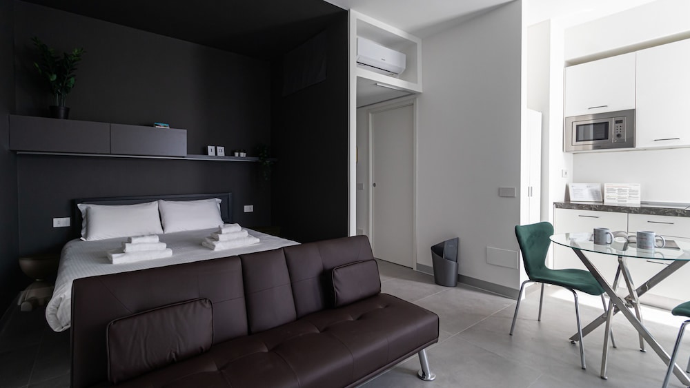 Italianway Easy Valparaiso 7 A — 4-Star Luxury Hotel in Milan, Italy