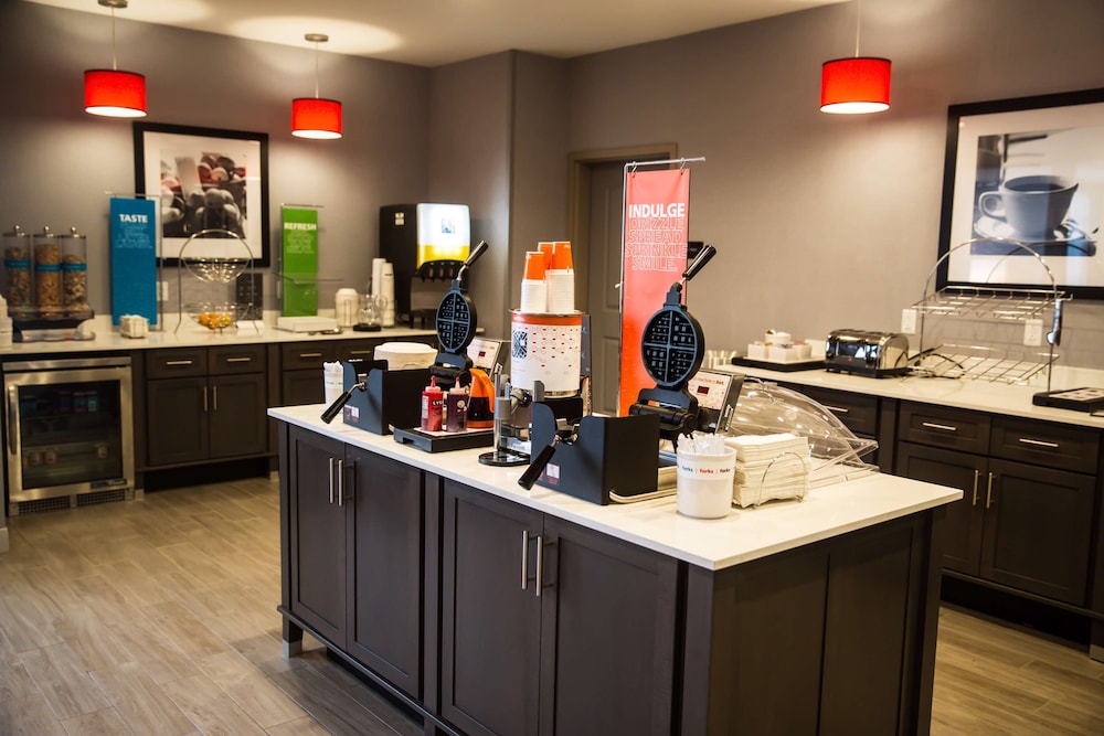 Hampton Inn Pontiac - photo 27