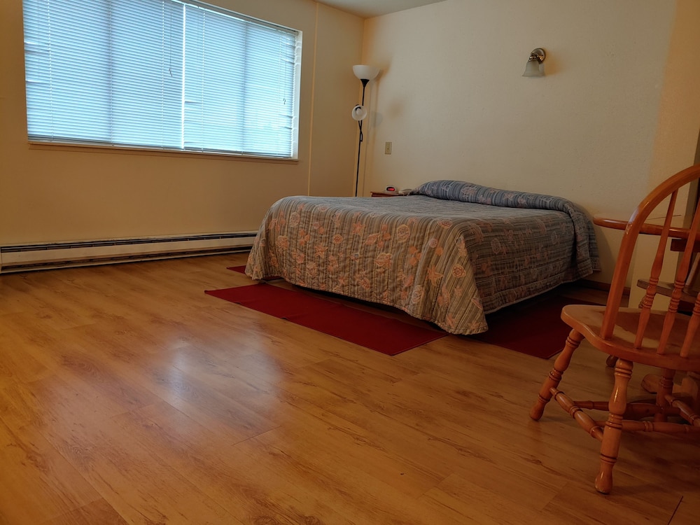 The Dublin House Motel - photo 31