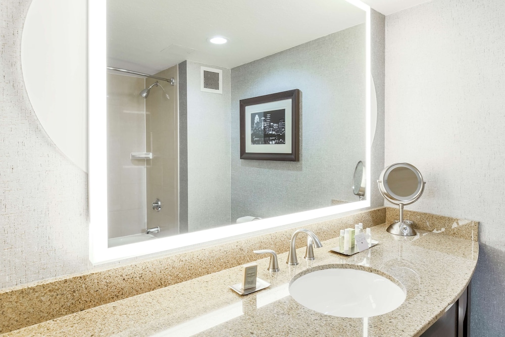 DoubleTree by Hilton Austin University Area - photo 19