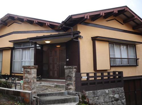 New Open 天然温泉 芦ノ湖畔の完全貸切別荘 — 4-Star Luxury Hotel in Hakone, Japan