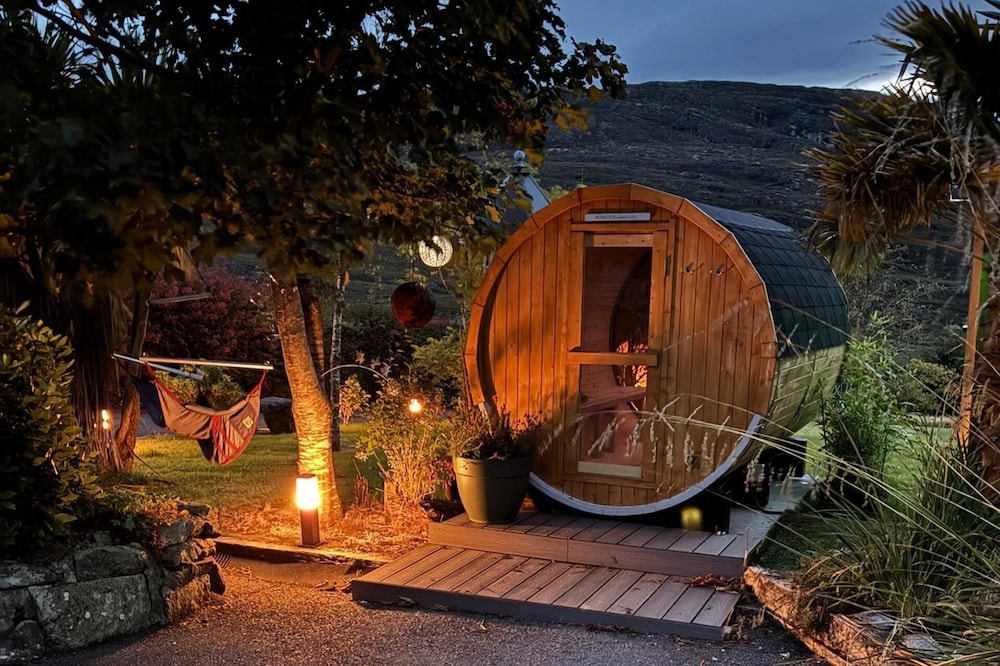 3 Bed Sleeps 6 Pet Friendly Hot Tub Sauna - carbon neutral hotel in Unknown City