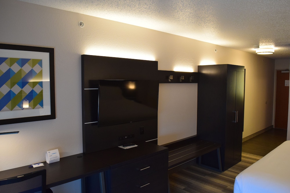 Holiday Inn Express Hotel & Suites Sparta by IHG - photo 6