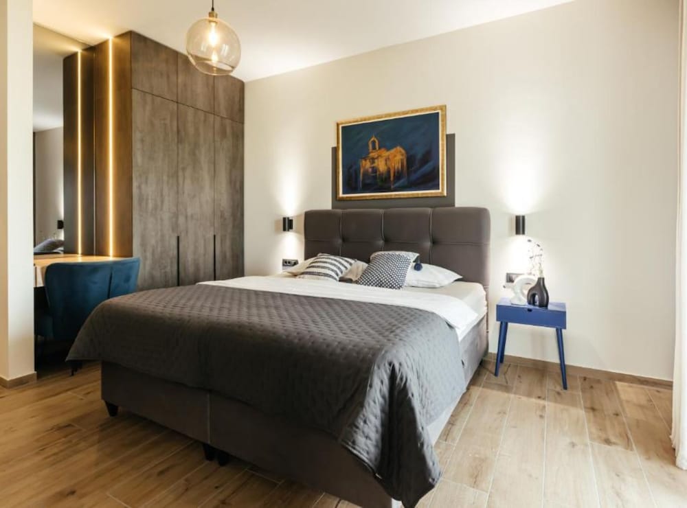 NEW Luxury Villa Colorful with 60sqm heated pool jacuzzi sauna 6 bedrooms — 4-Star Luxury Hotel in Zmijavci, Croatia