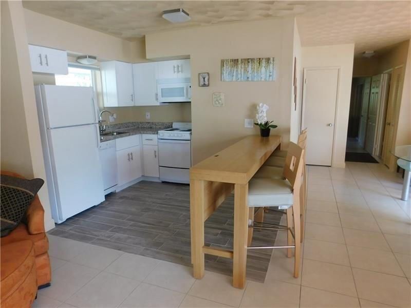 Dolphin Isle Suites - photo 13