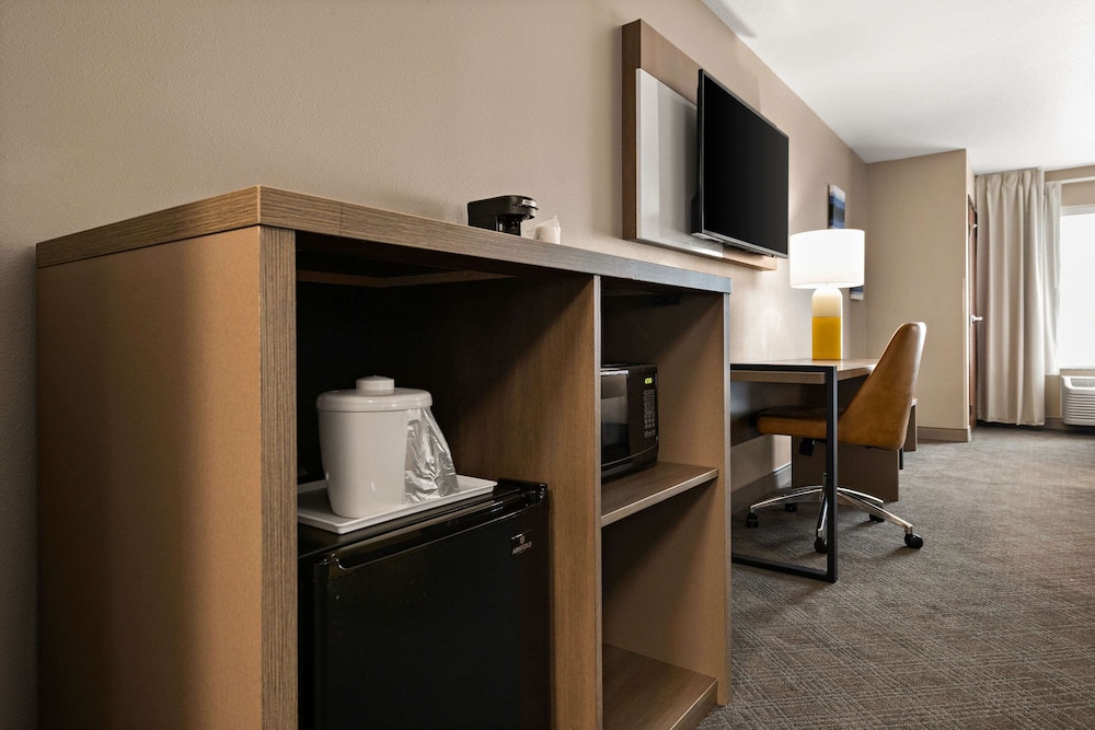 Comfort Suites Hudson I 94 - photo 14