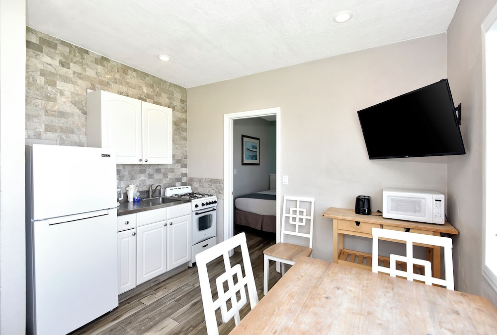 Shoreline Suites & Cabana Cottages - photo 69