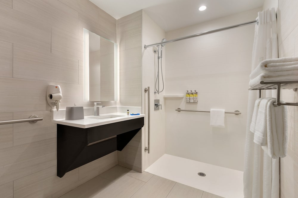 Holiday Inn Express Jamaica JFK AirTrain NYC by IHG - photo 21